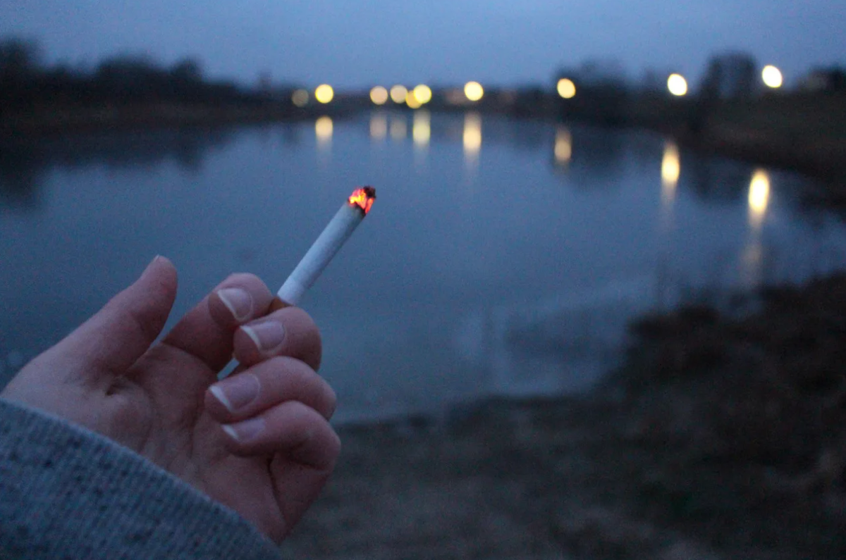 Курение убивает. Но и жизнь без радостей, не интересна.