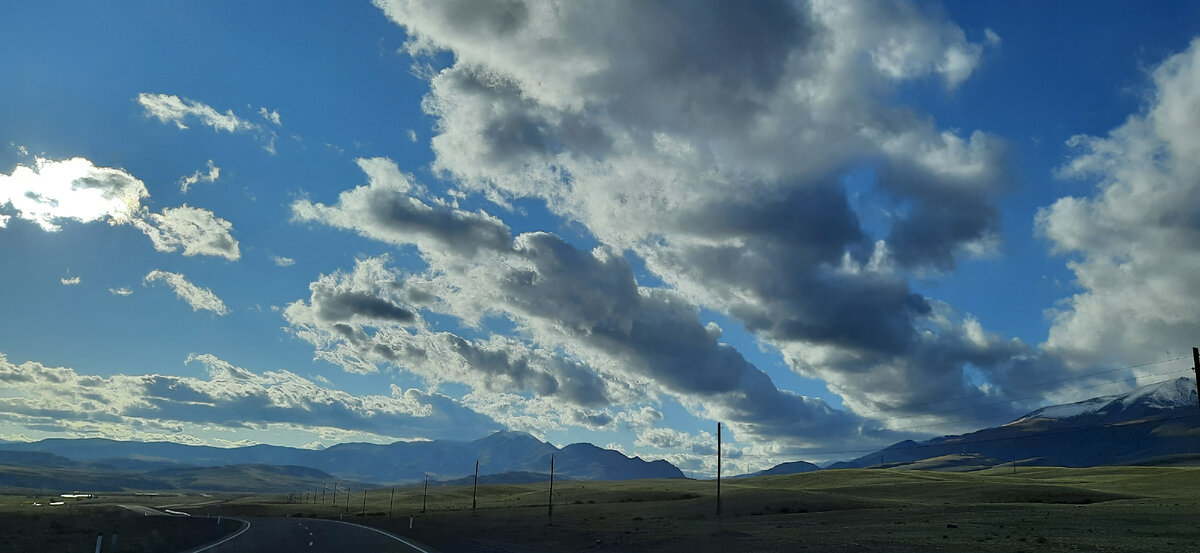 хмурится серьезно