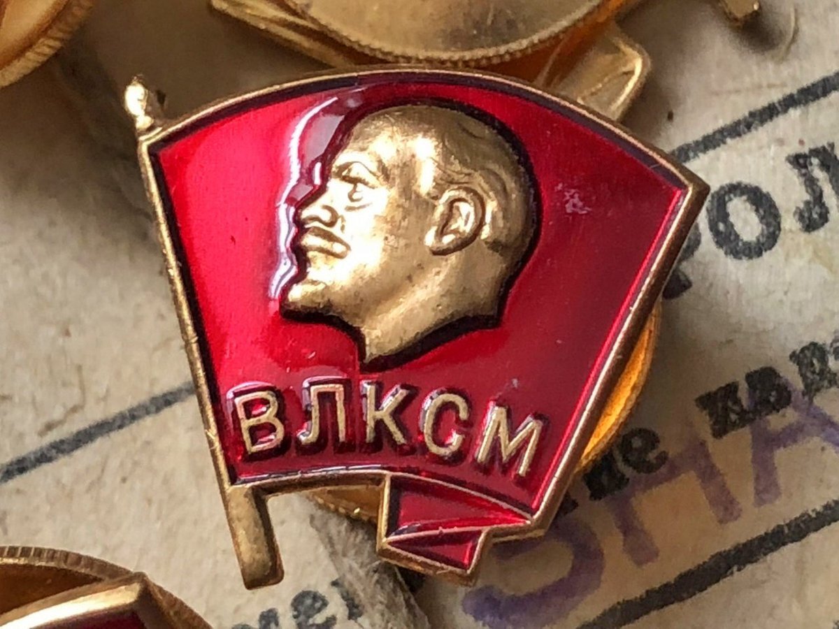 Значок ВЛКСМ СССР