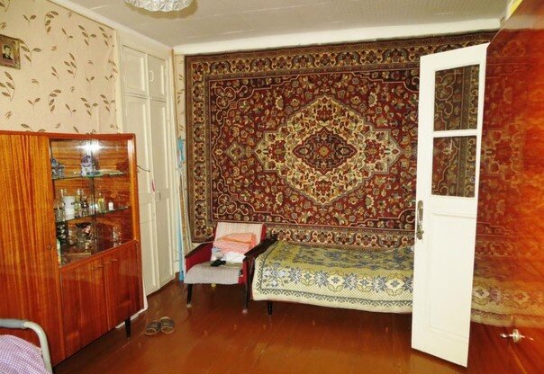 Так называемый "бабушкин" ремонт. источник:Яндекс.Картинки