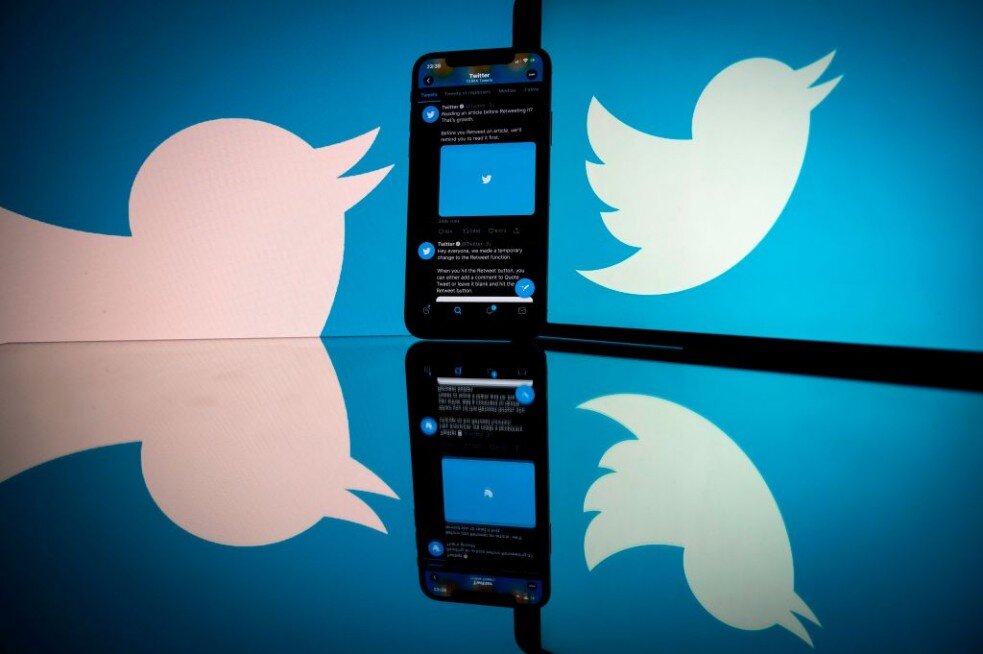 Twitter официально запустил Spaces, платформу, вдохновленную Clubhouse, которая будет транслировать прямые трансляции для своих подписчиков: Twitter Spaces для Android и Twitter Spaces для iOS. ФОТО: ЛИОНЕЛЬ БОНАВЕНТУРА / GETTY IMAGES