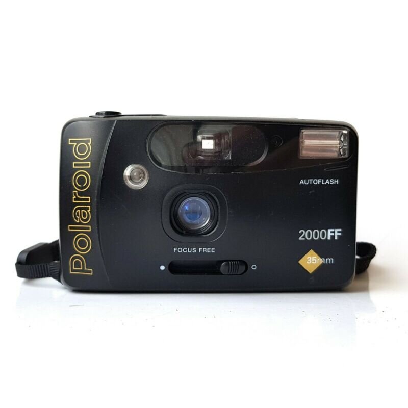 Polaroid 2000FF. Немного изменился дизайн "рукоятки" и появился ограничитель под вспышкой.   Фото: ilooli
