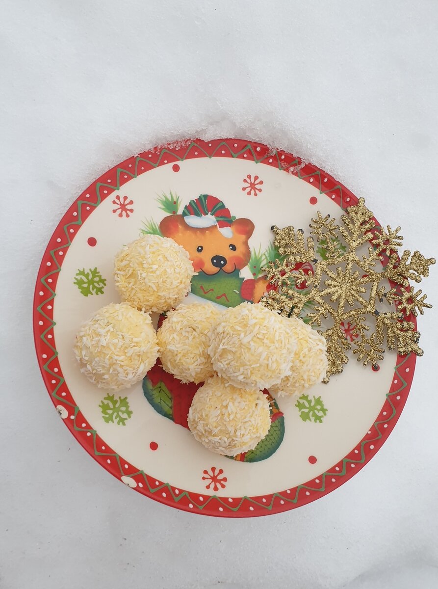 Снежки-Рафаэллки. Фото моё.