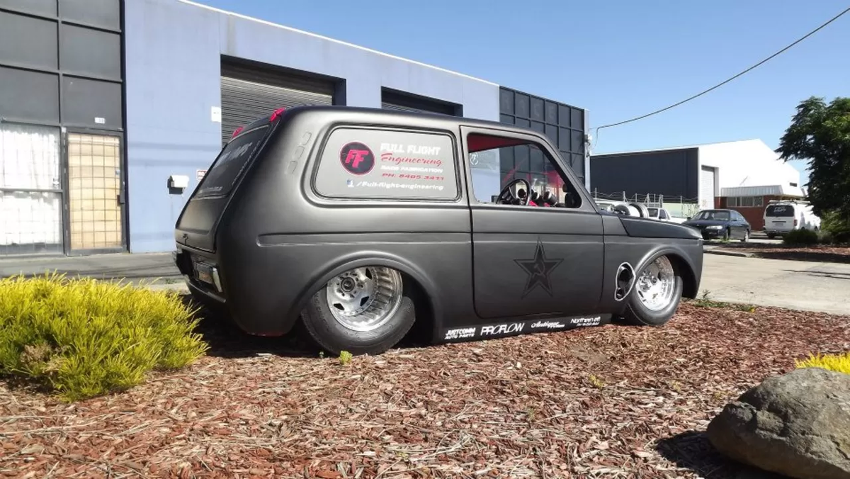 Лада Нива stance