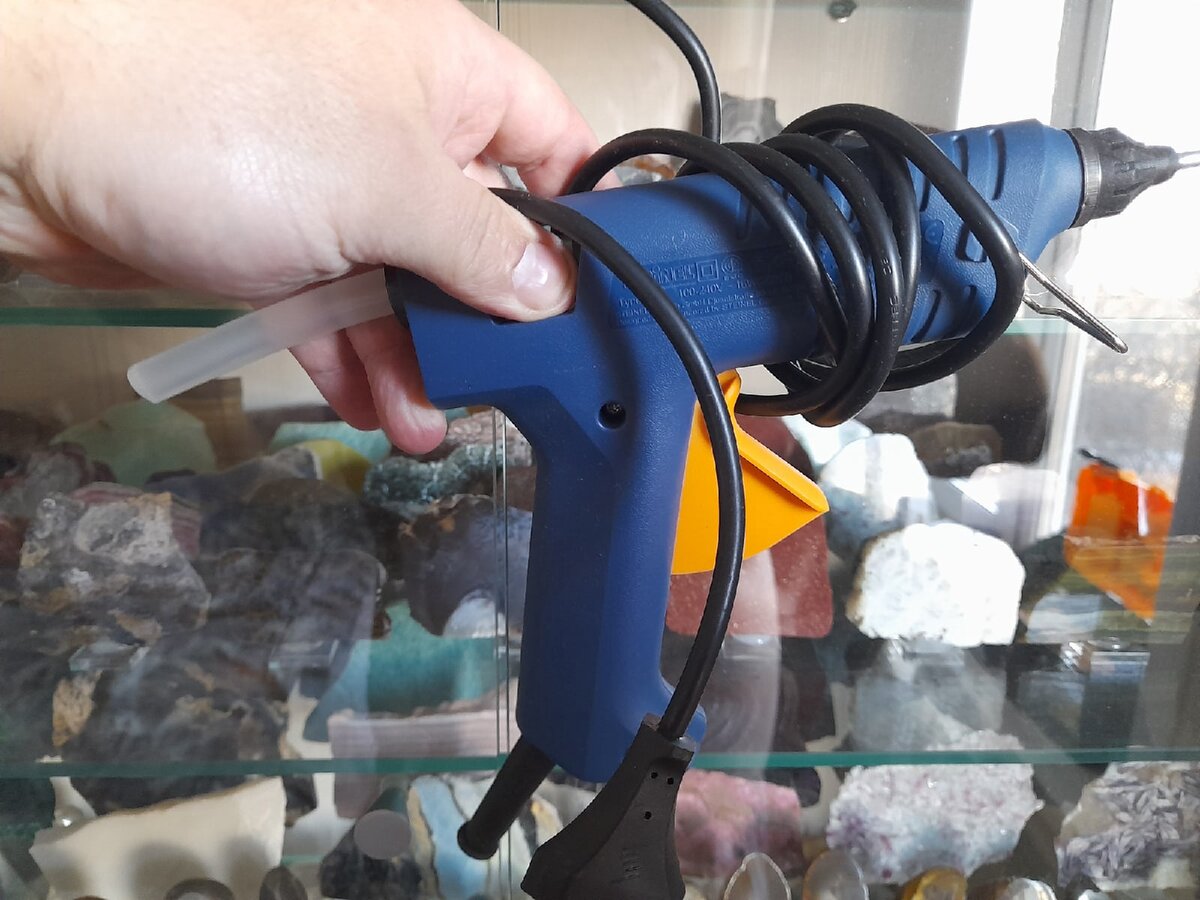 Клеевой пистолет