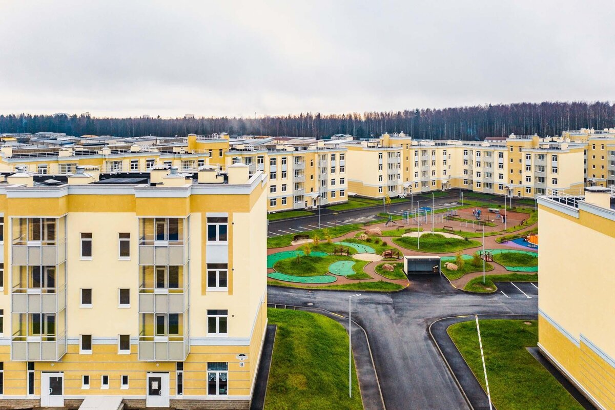 Малоэтажные дома и шикарный вид на лес — визитная карточка микрогорода «Новое Сертолово». Никаких высоток, закрывающих горизонт, и дворов, забитых машинами под завязку