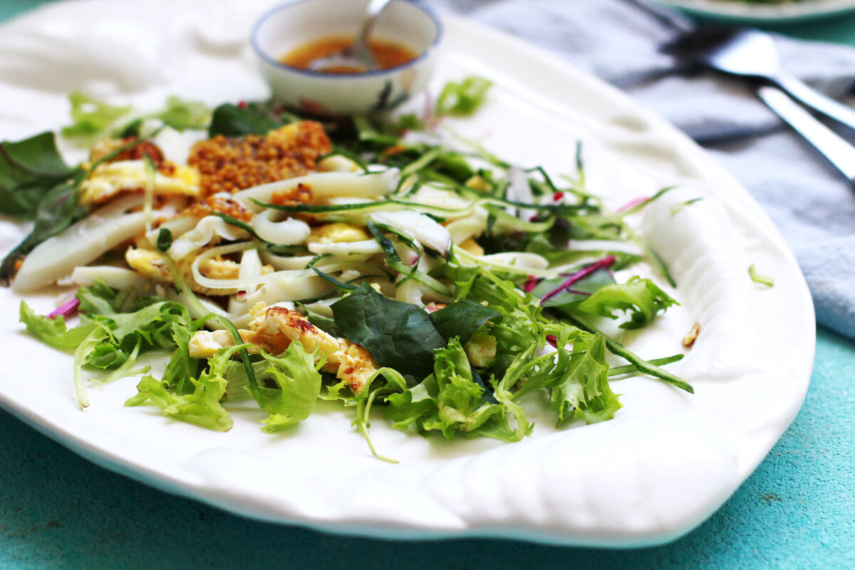 Салат с кальмарами и омлетом от Елены @urbanistka_vl Некрасовой