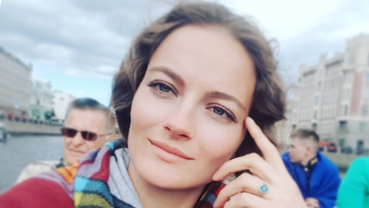 Такой была Настя до встречи с Тарзаном - чистая, светлая и наивная девушка