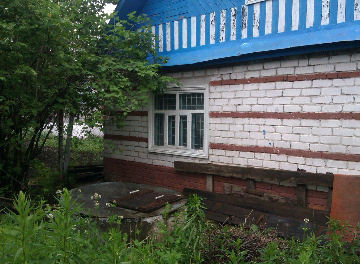 Когда ездили, не делали фото дома и участка, поэтому попросил скинуть друзей, у кого покупали.