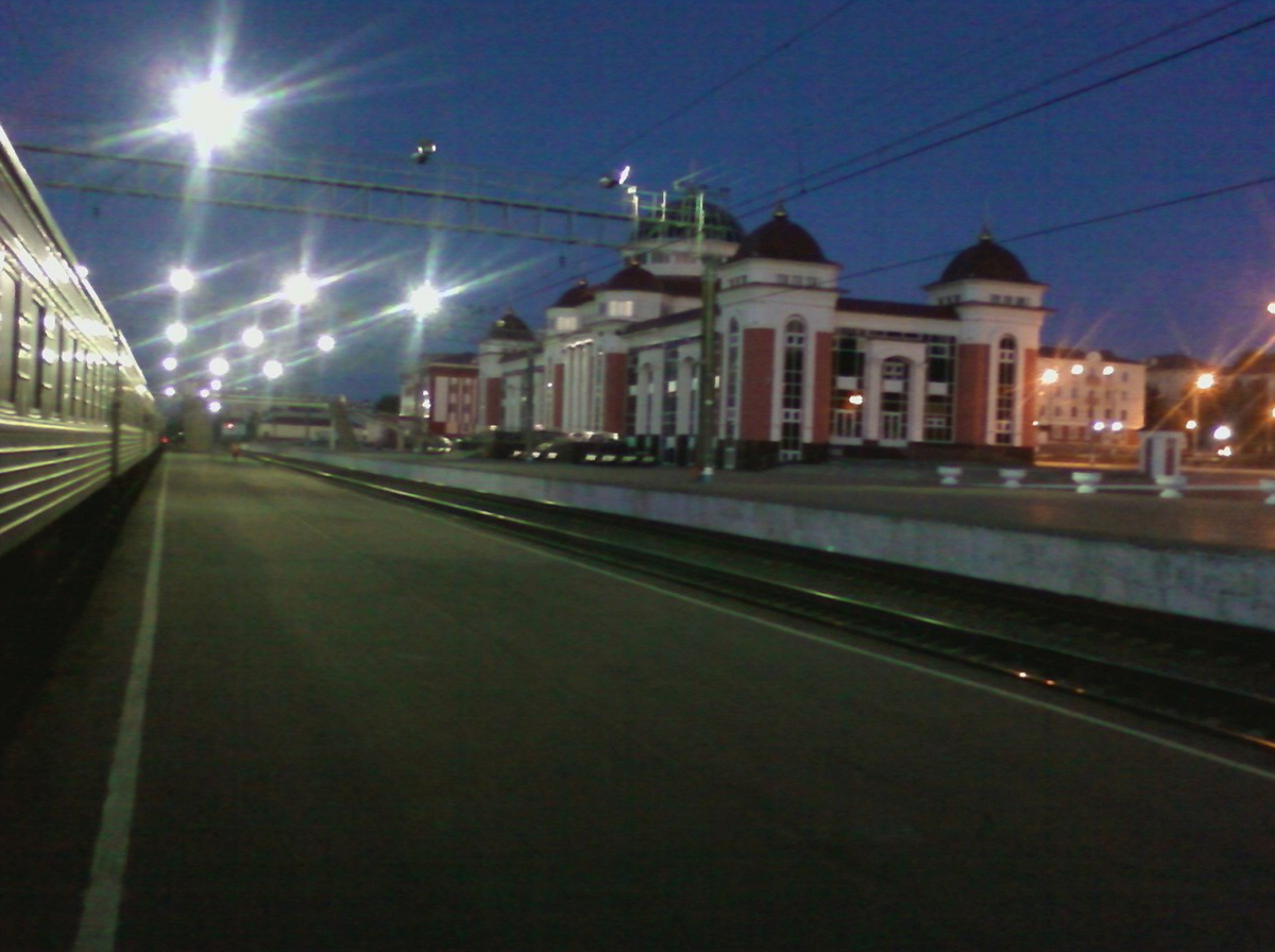 Фото из личного архива и принадлежит мне как автору. Станция Саранск, раннее утро.