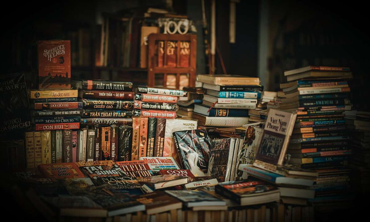 Читайте книги. Это интересно.