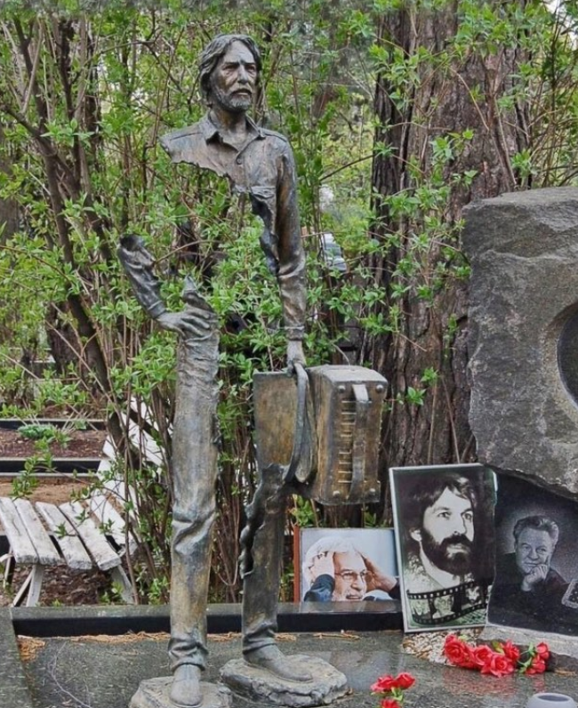 Необычный памятник на могиле актёра Бориса Хмельницкого / Кунцевское кладбище 20