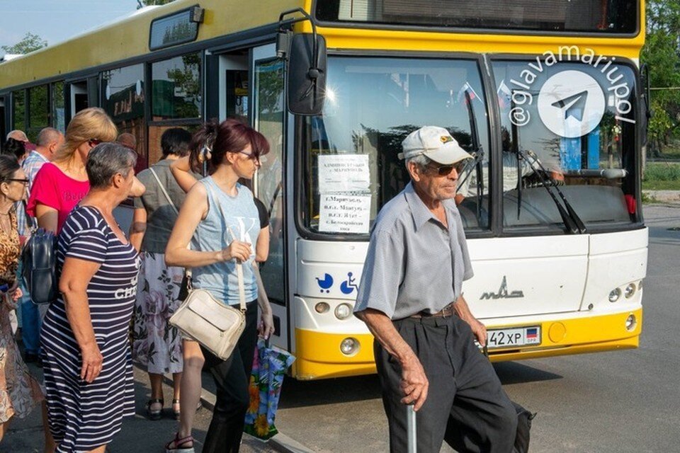     Ежедневно ходят по три рейса в каждом направлении. Фото: Администрация Мариуполя