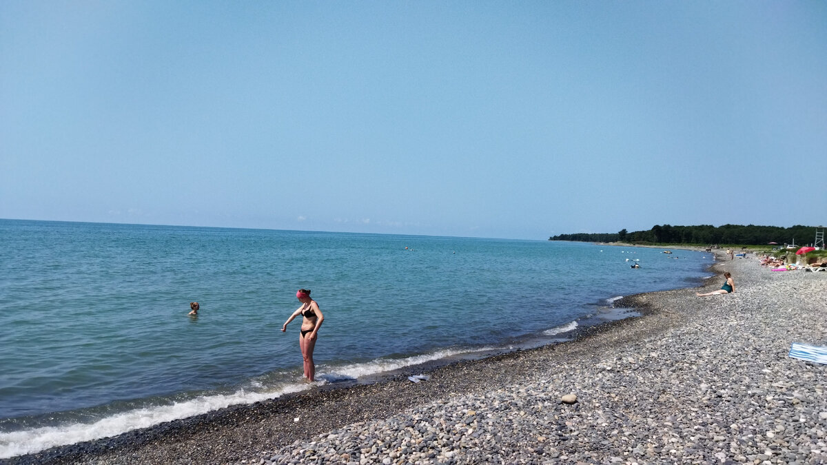 Видишь, сынок, это море! Пляж в Тамаш Village.