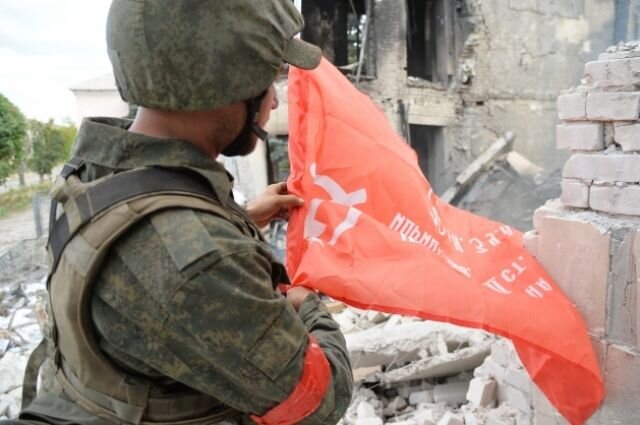 Знамя Победы ведёт по Донбасу