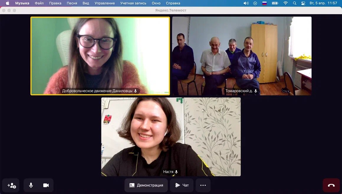 Волонтеры всеми силами стараются порадовать своих подопечных в Томаровском 