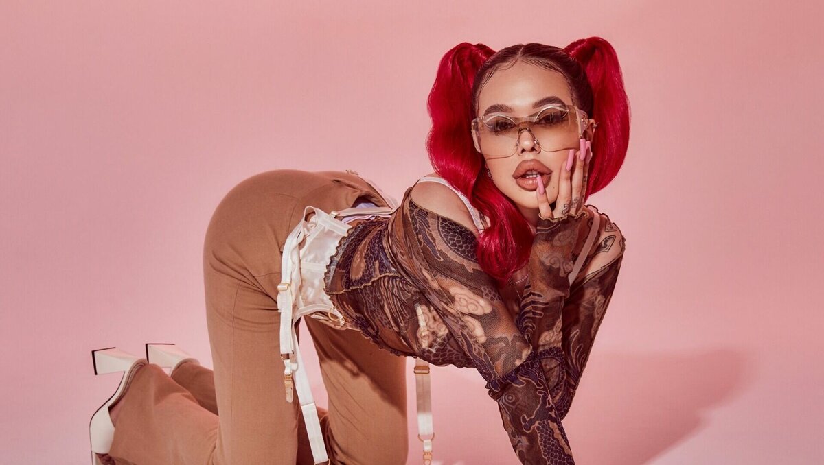     Инстасамка и ее молодой человек, известный публике под псевдонимом Moneyken, отменили совместный тур по России. В список городов, в которых собирались выступить исполнители, попал и Волгоград.