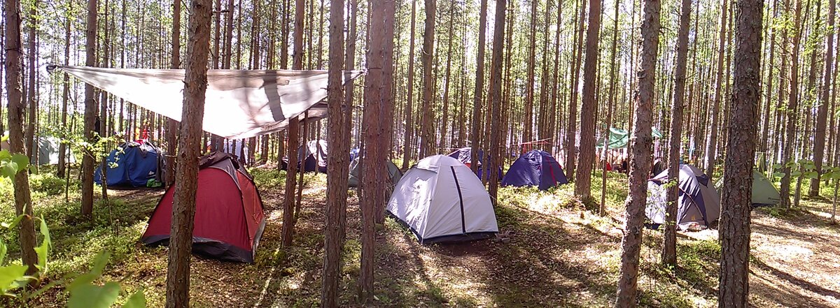 В таких палатках люди живут несколько дней