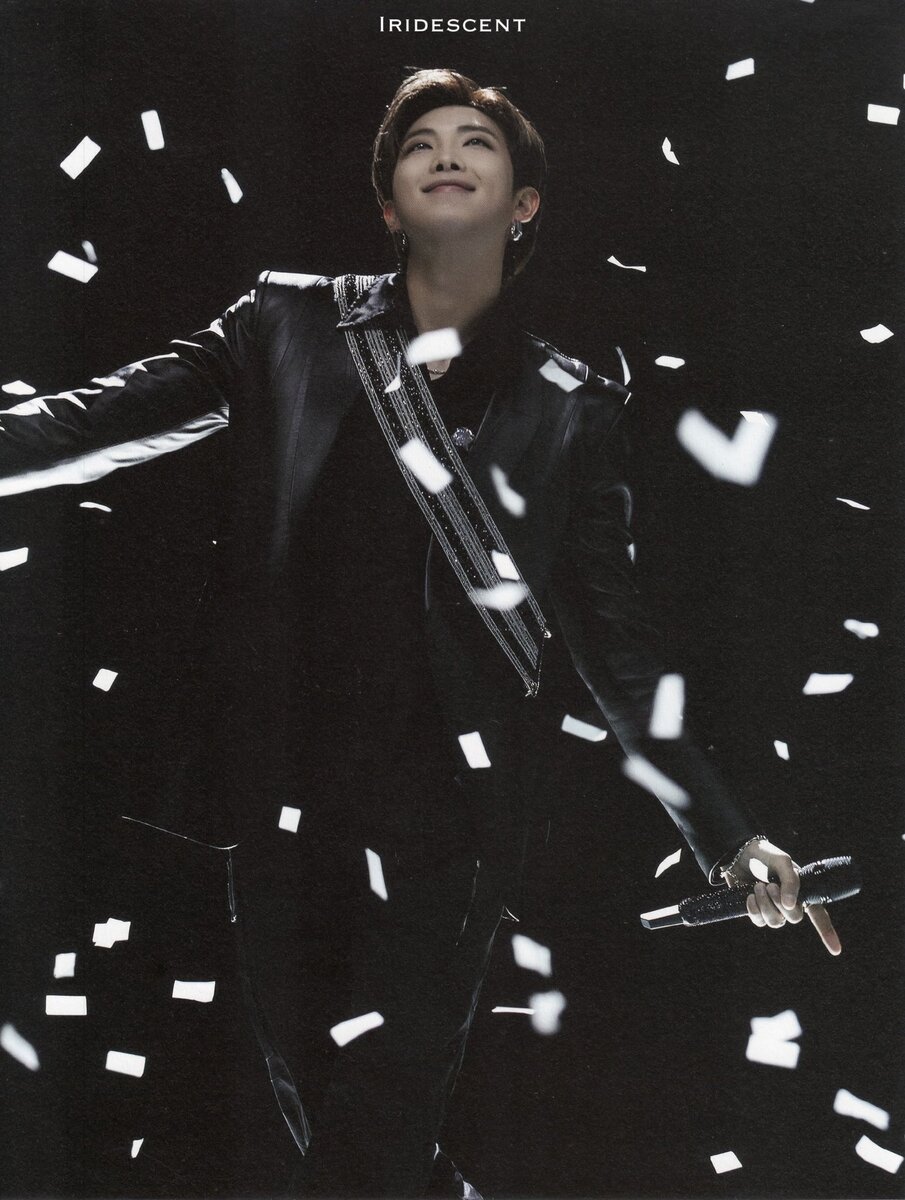 Душа бтс. Чимин черно белый. Душа бтс. Bts в кинотеатре. Душа бтс.