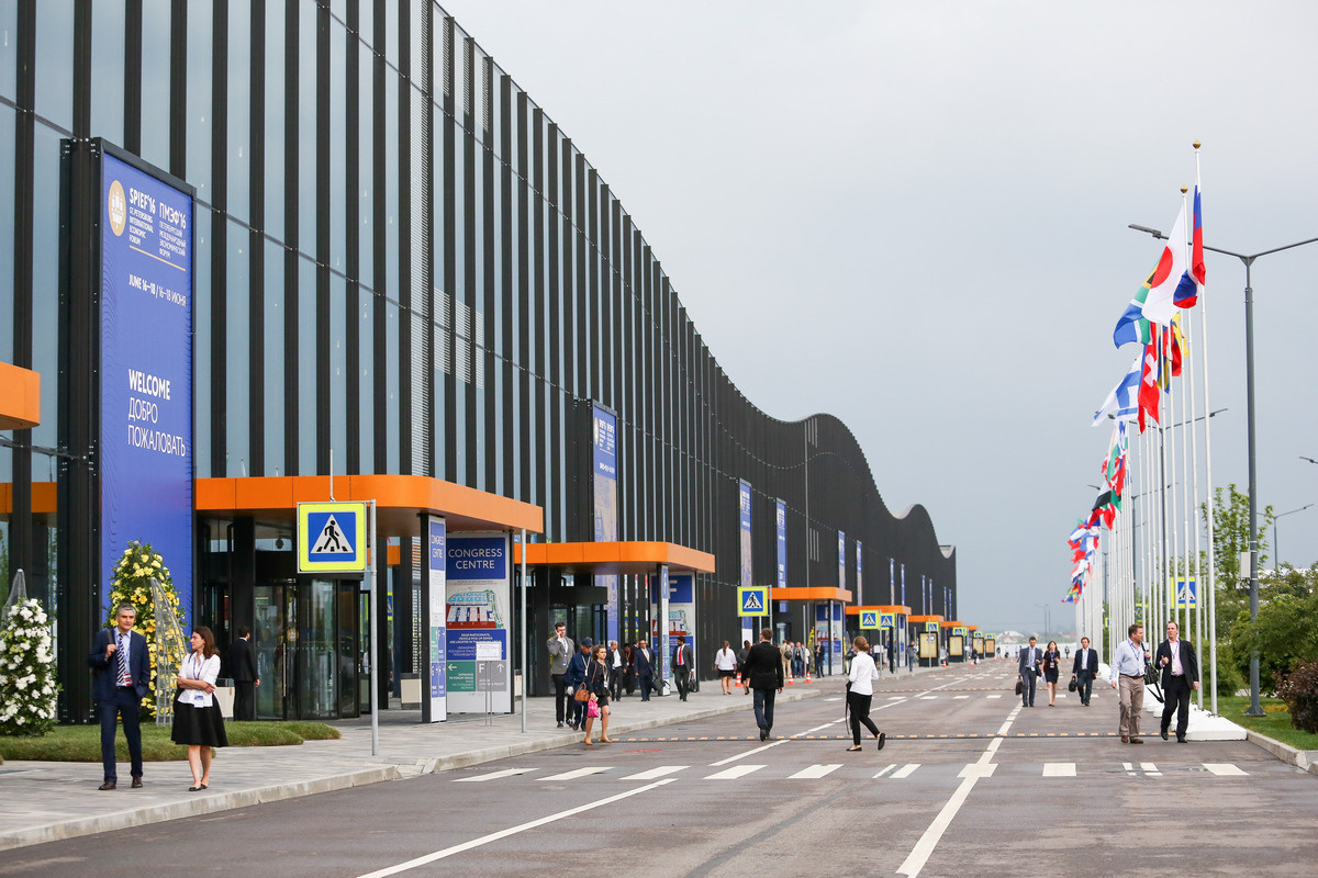 Большой, красивый, современный комплекс.  Источник https://clck.ru/VK5Bn