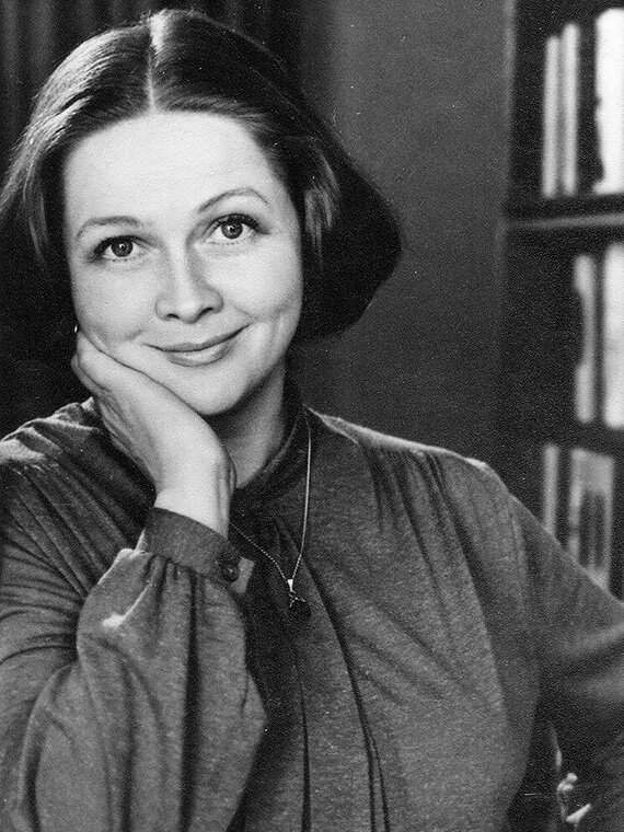 Наталья Гундарева - любимая актриса не одного поколения советских зрителей! Её героини продолжают очаровывать и заставляют восхищаться снова и снова. Фото с ресурса saltmag.ru