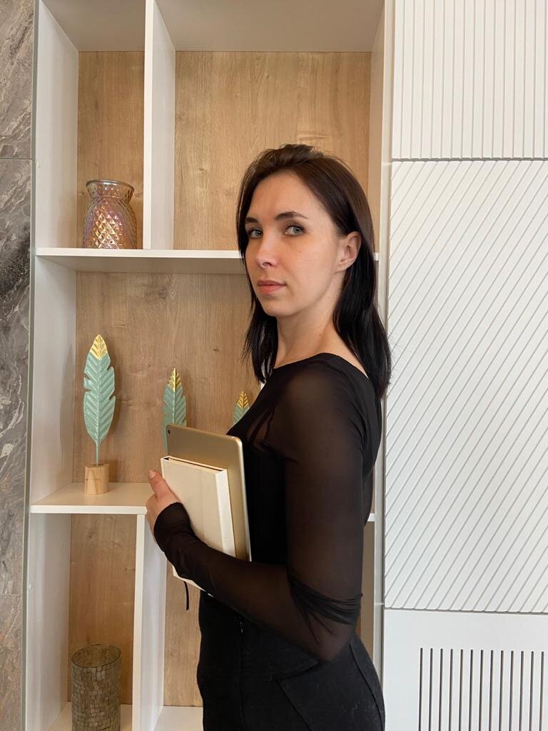 с последней фотосессии, спину уже держать не нужно, так как она сама прямая)