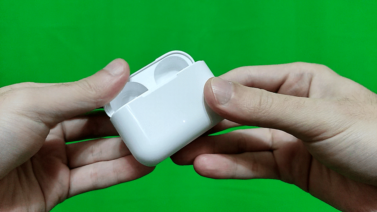 Двухцветный индикатор на кейсе.