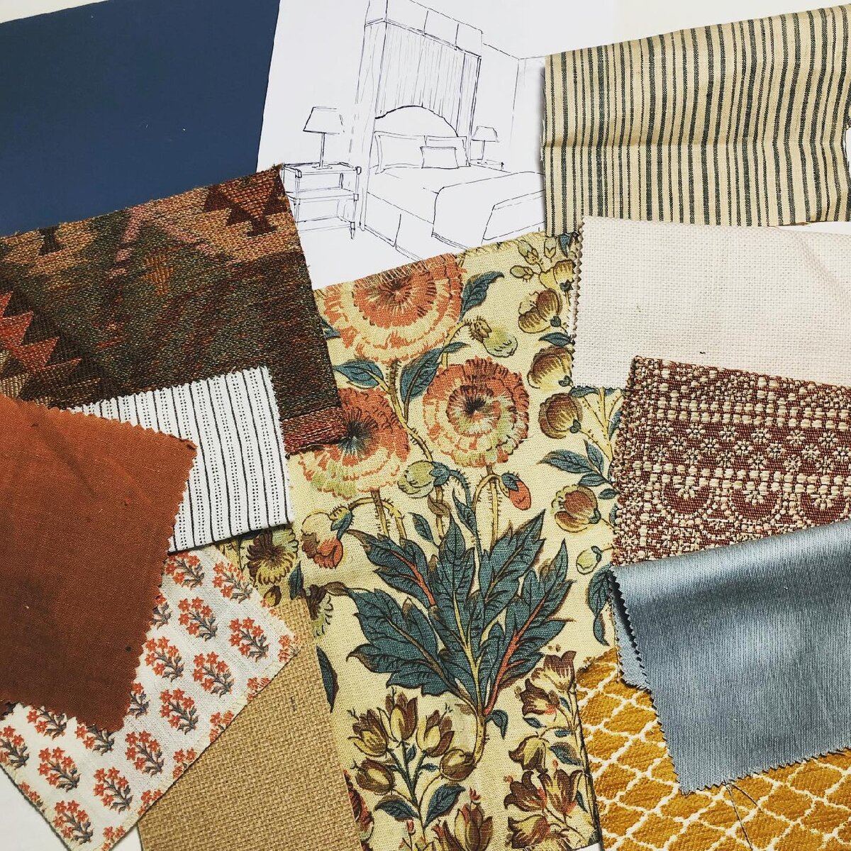 Подбор тканей для штор и покрывала в спальню