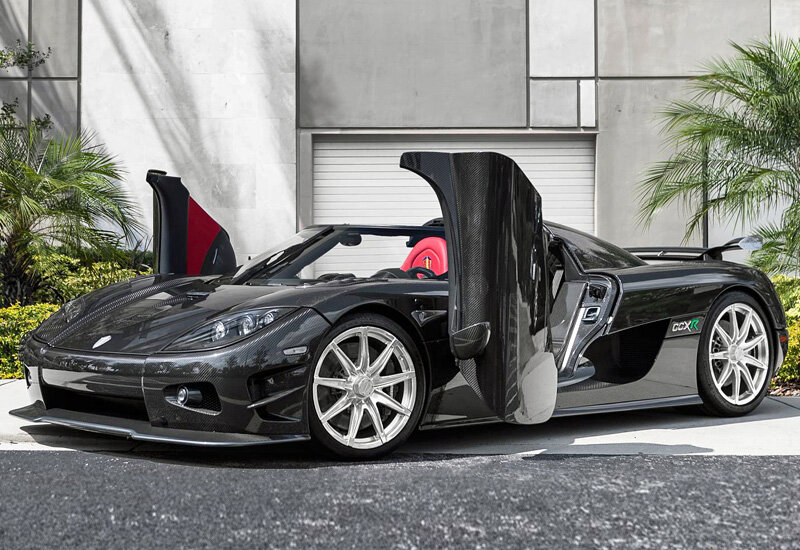 Pagani Zonda (рус. Пага́ни Зо́нда, с итальянским произношением — Дзонда) среднемоторный спортивный автомобиль, созданный итальянской компанией Pagani Automobili. Автомобиль дебютировал в 1999 году и производился до 2011 года; объём производства — примерно 10 машин в год. К июню 2011 года было произведено 209 автомобилей Zonda, включая использовавшиеся для тестов прототипы. Zonda выпускался в двух вариантах — это двухместный купе и кабриолет. Конструкция в основном состоит из углепластика.