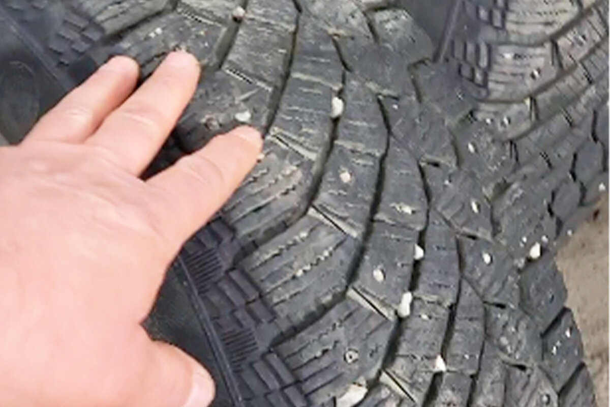 застряла в покрышке