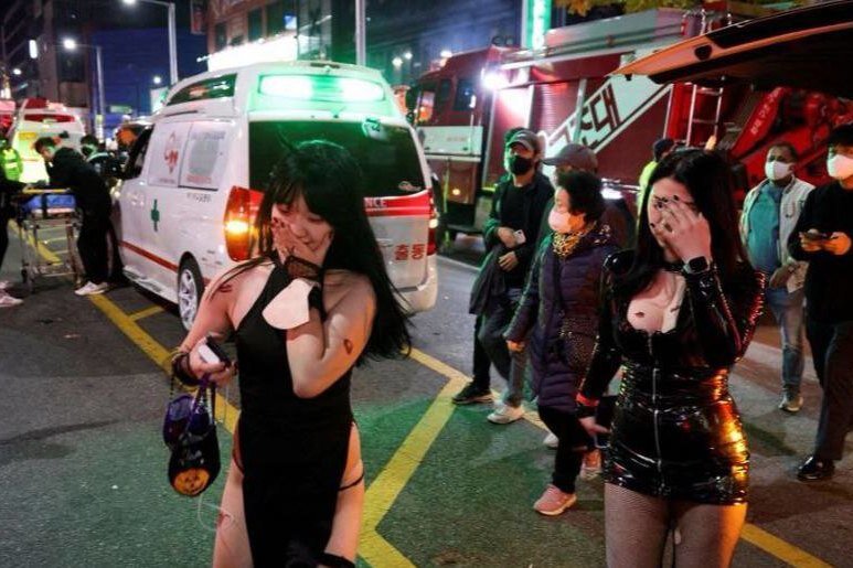     Три россиянки погибли в массовой давке при праздновании Хэллоуина в Сеуле: подробности трагедии