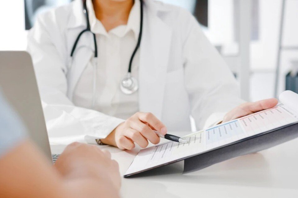     Пульмонолог сказала, как не спутать воспаление легких с другими заболеваниями. Фото: freepik.com