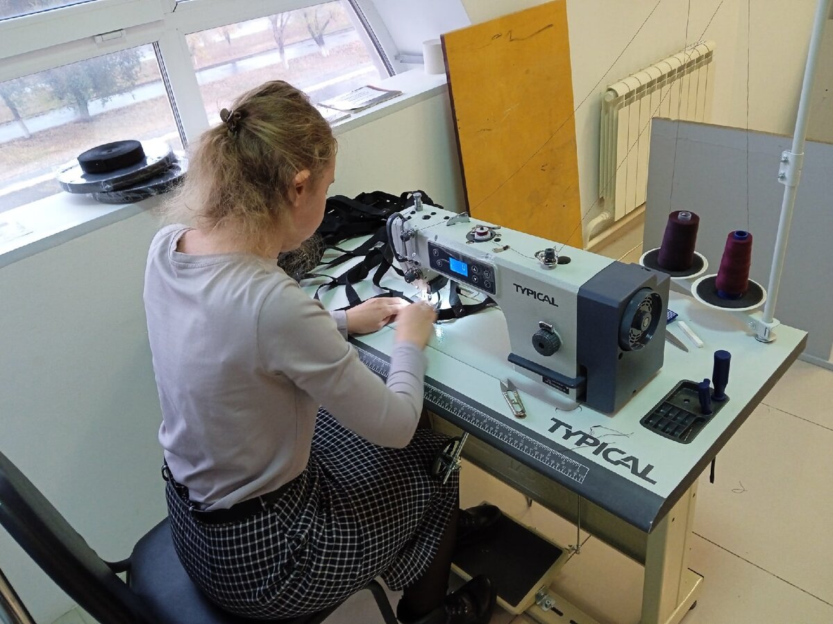    В Оренбурге волонтеры шьют тактические носилки для участников спецоперации Елена Шкатова