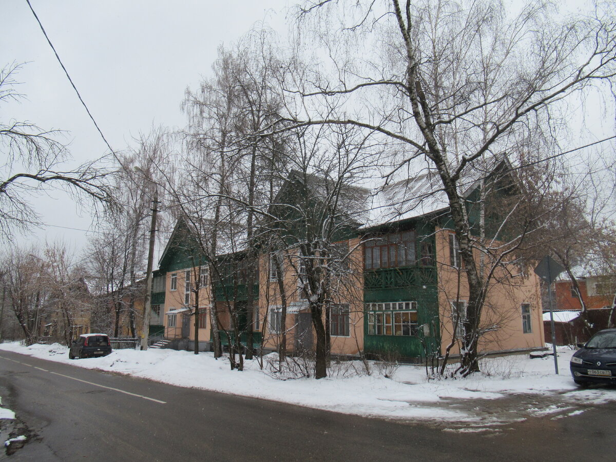 Данный дом к описанному событию значения не имеет, но это образец малоквартирных домов Тулы, фото автора