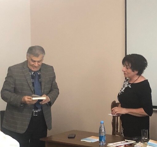 В Степанакерте состоялась презентация сборника произведений арцахских поэтов на немецком языке