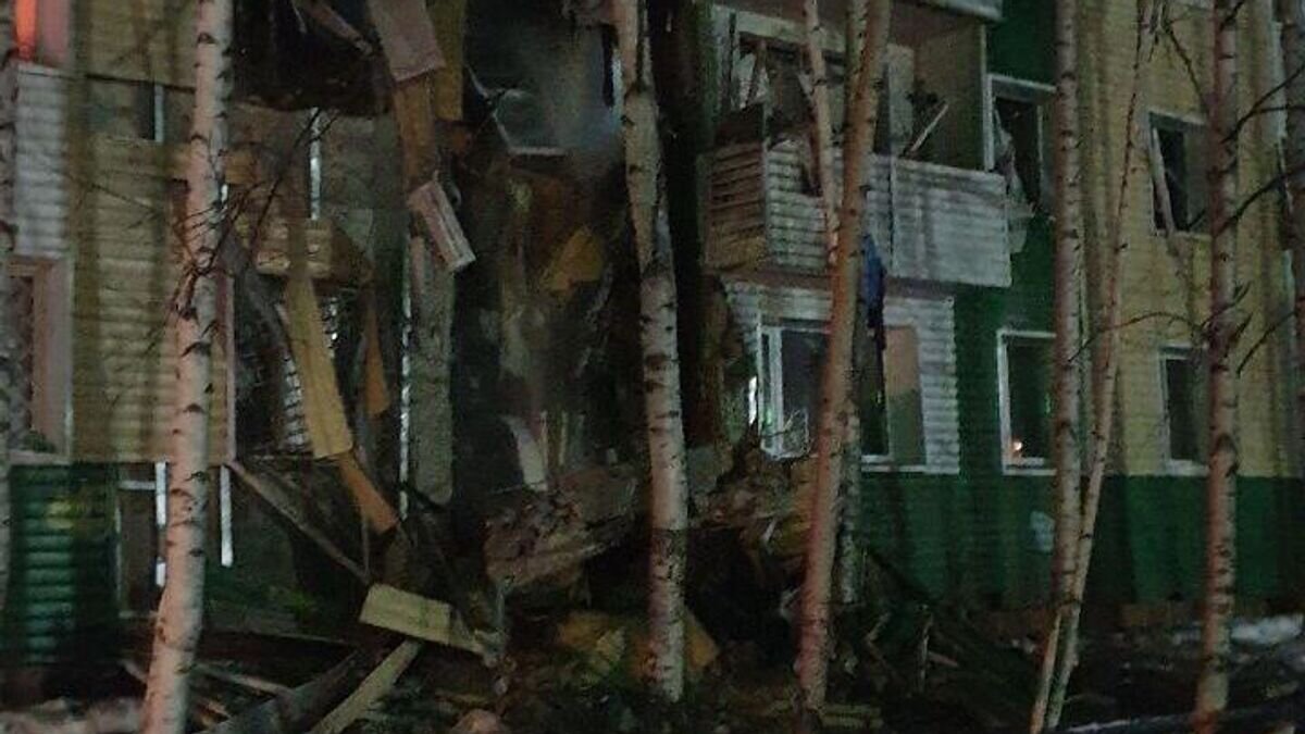    На месте взрыва бытового газа в многоэтажном доме в Нижневартовске© фото очевидца