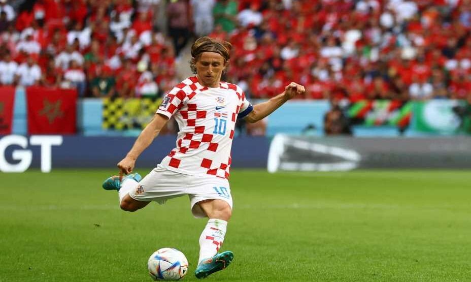    Хорвату Луке Модричу уже 37 лет, но он по-прежнему не знает усталости. Фото: Reuters