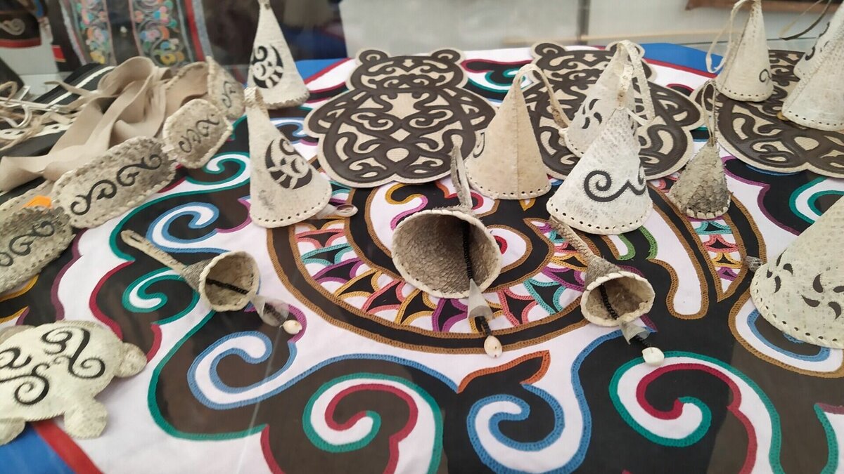     Это анимационная история о маленькой птичке, которая испугалась морской волны. Озвучил мультфильм житель Ульчского района Александр Кучекта.