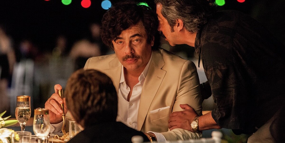 - А еще, Пабло Эмильевич, эти двоечники Гонсалес и Трухильо девочкам кнопки на стулья подкладывали и матерными словами обзывались! 