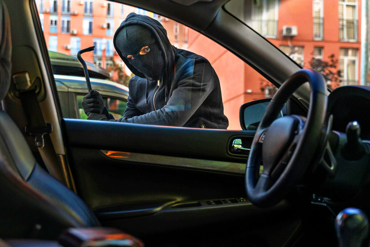     Могут ли угнать заведенный автомобиль, если чип-ключ остался у хозяина?
