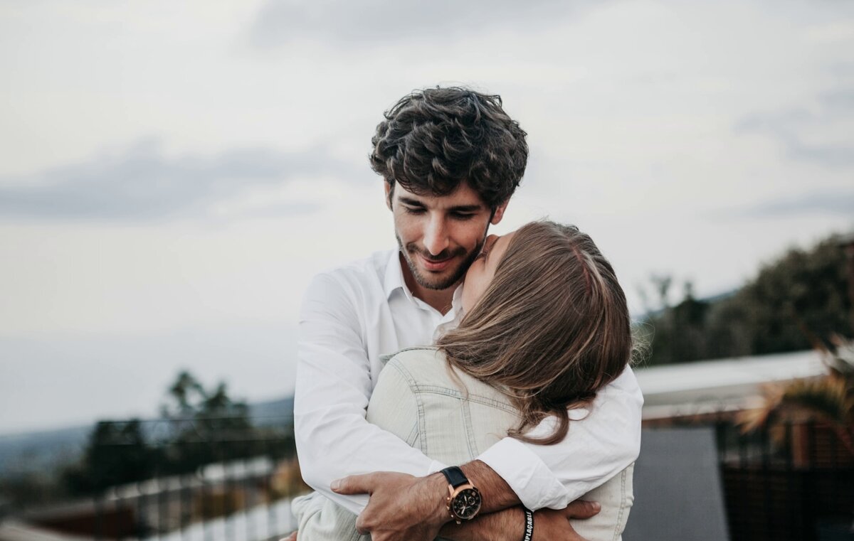     как понять, что для мужчины вы больше, чем просто подруга фото: unsplash.com