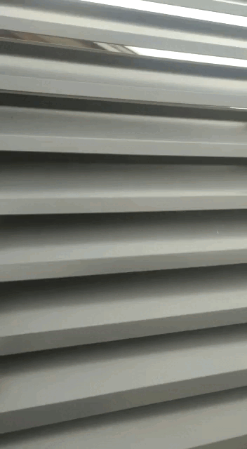 Ламели деформировались от ветра