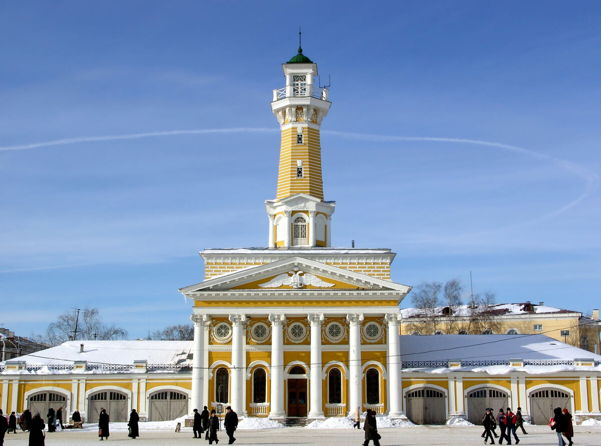 Поехать во время зимних каникул в Кострому – лучшее развлечение для тех, кто любит колорит провинции и ценит неспешный семейный отдых. Причин, чтобы выбрать именно этот город предостаточно.