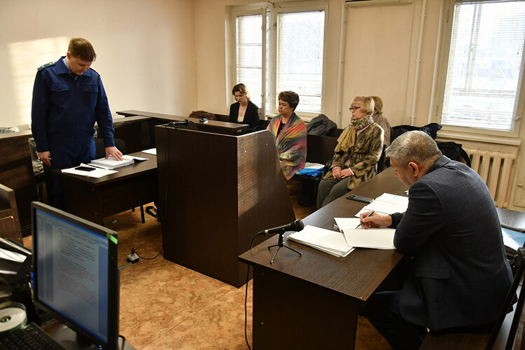   В Набережночелнинском городском суде зачитали обвинительное заключение по делу опального директора медицинского колледжа Светланы Вахитовой