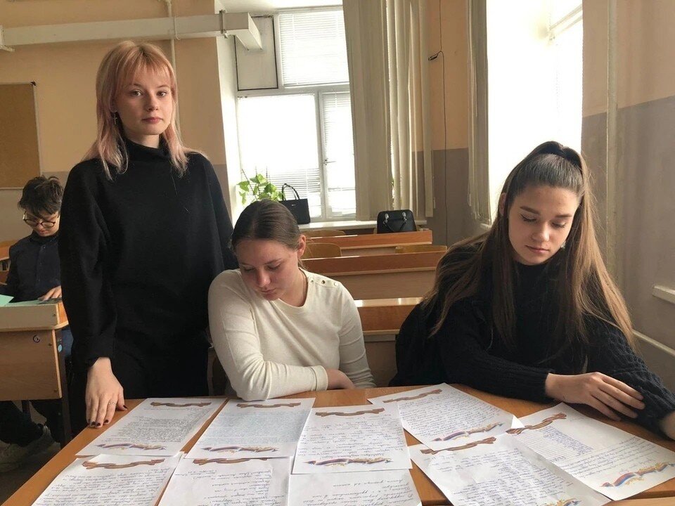    Самарские школьники уже давно пишут письма бойцам СВО