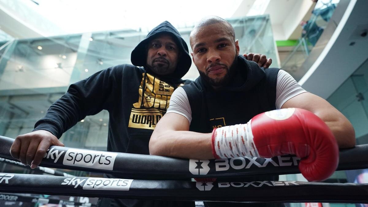    Тренер Рой Джонс и боксер Крис Юбэнк:Nick Potts/PA Images via Getty Images