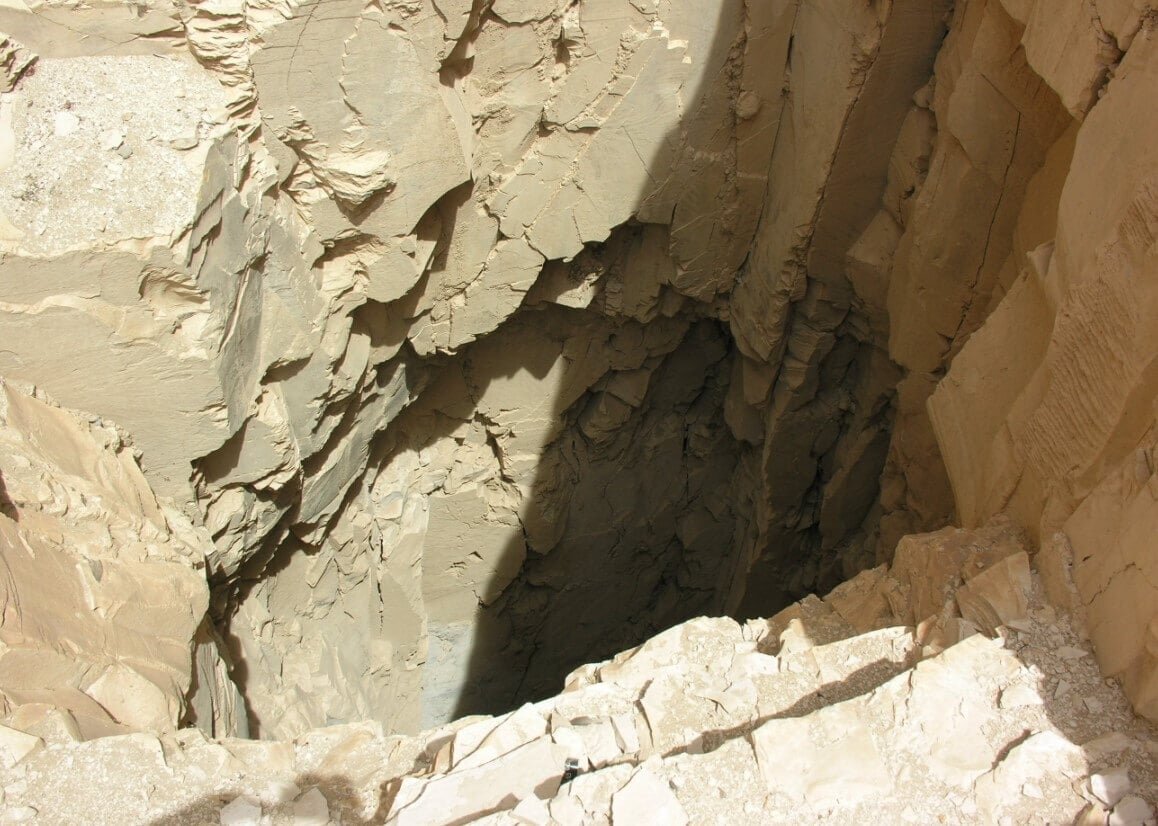    Вход в тайник Дейр-эль-Бахри 320, в котором нашли мумию Рамсеса II