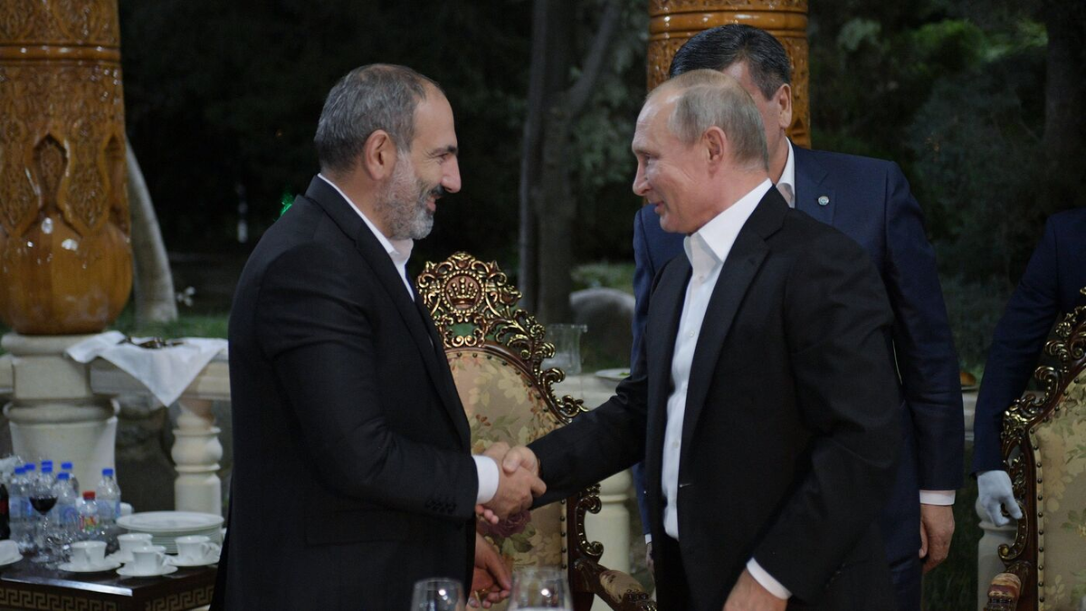 Пашинян и Путин коротко пообщались на полях саммита