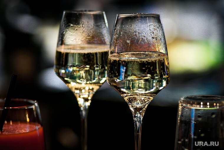    Врач предупредил о вреде шампанского для фигуры