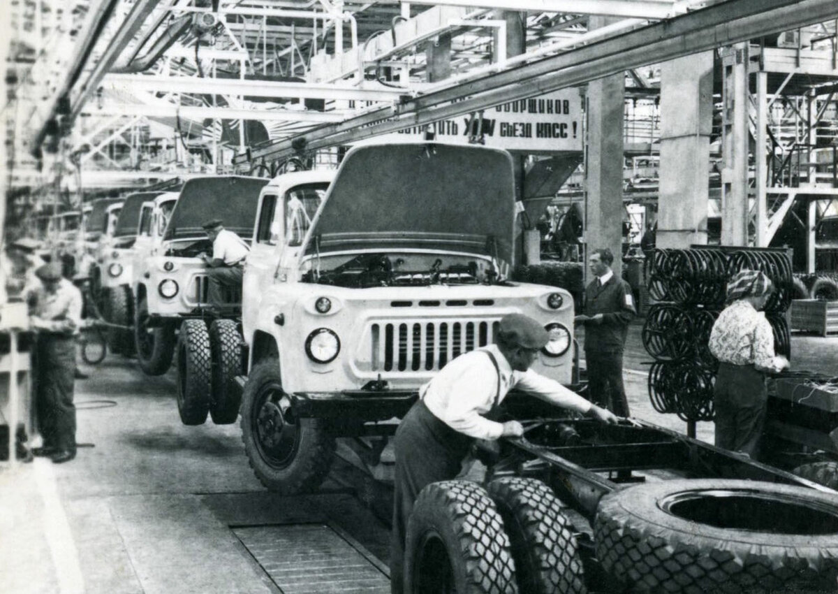 Рабочий завода ЗИЛ 1954